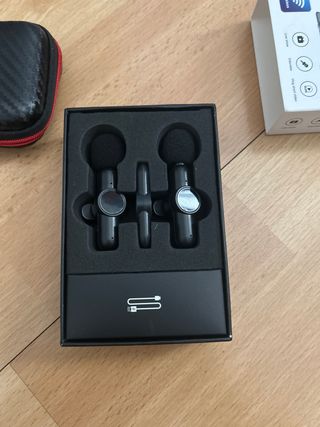 Par de microfonos inalámbricos.