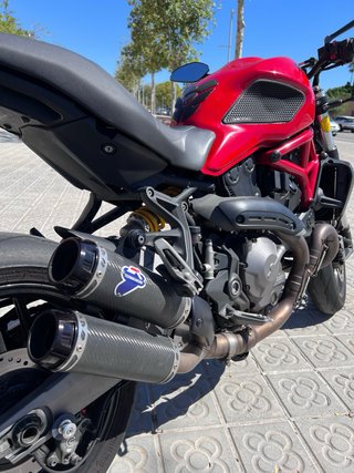 DUCATI Monster 821
