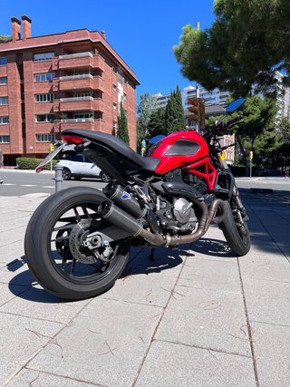 DUCATI Monster 821