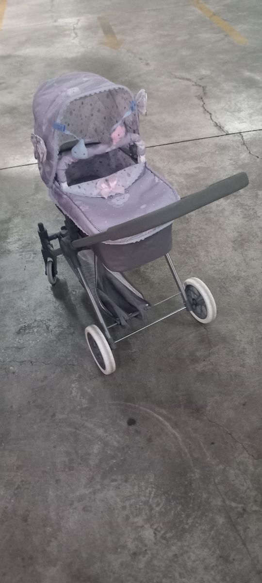 Carrito bebe juguete.