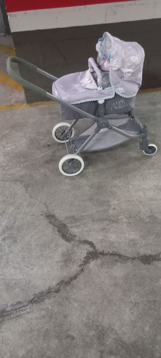 Carrito bebe juguete.