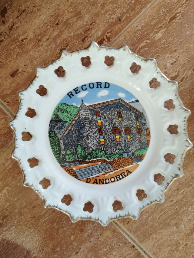 Platos cerámica ciudades decoración pare