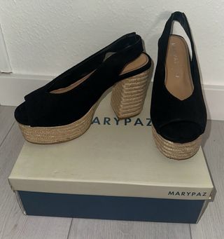 SANDALIAS NEGRAS CON TACON