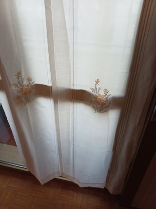 Due tende a vetro nuove ( con ricamo )