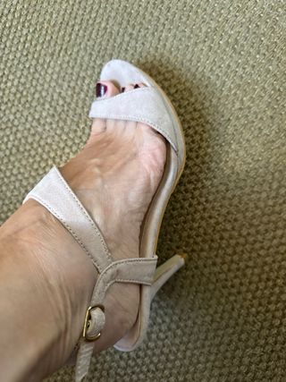 Sandalias piel color beige 37