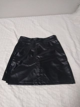 Falda negra de cuero