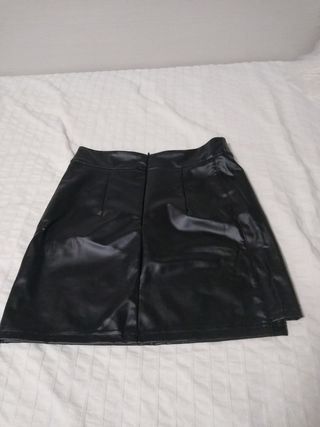 Falda negra de cuero