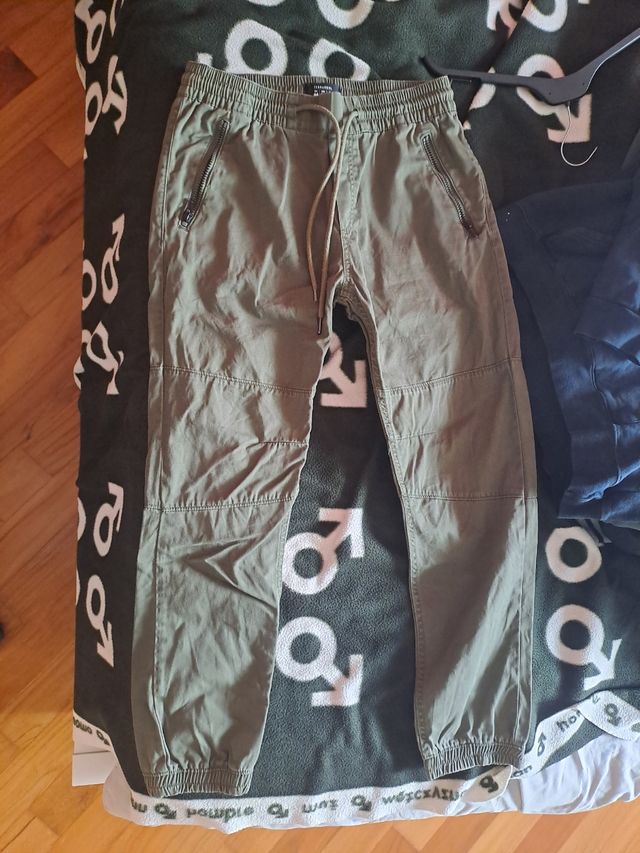 Pantaloni cargo verde militare 