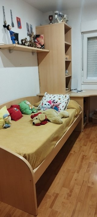 Dormitorio infantil color madera