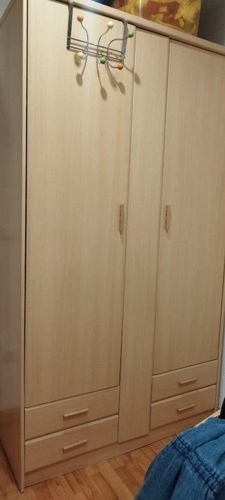 Dormitorio infantil color madera