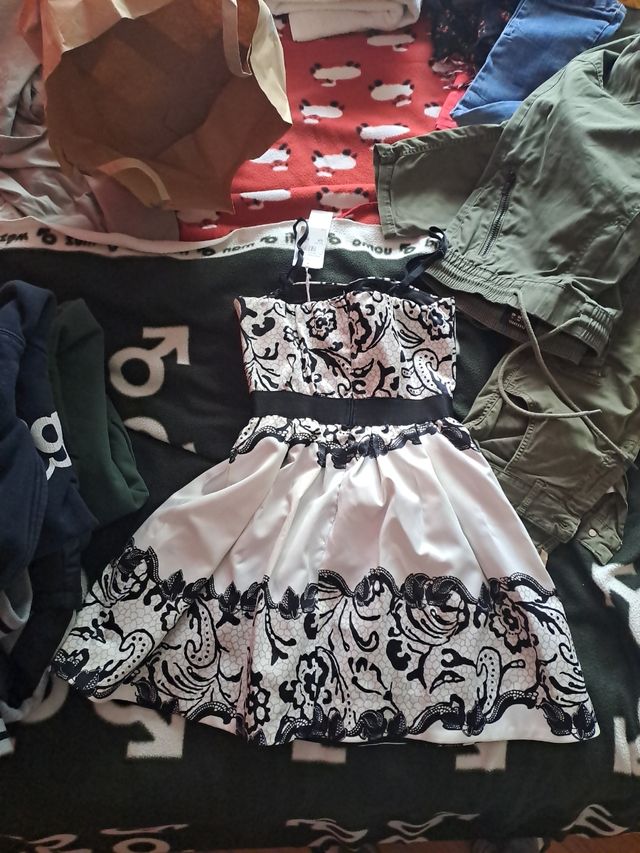 Vestito con fiori neri