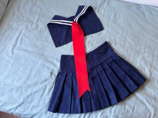 Uniforme marinero japonés (falda y pieza superior)