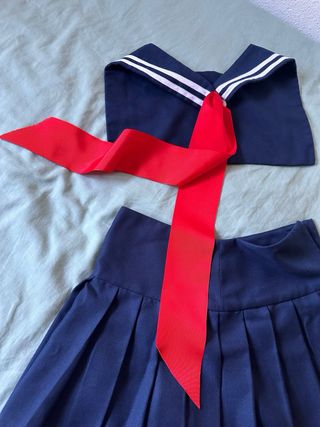 Uniforme marinero japonés (falda y pieza superior)