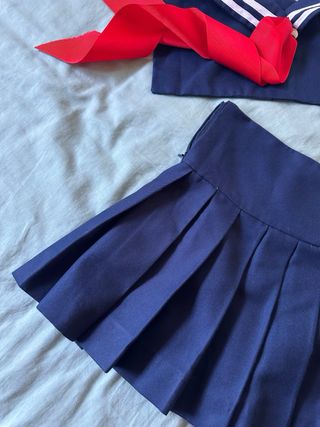 Uniforme marinero japonés (falda y pieza superior)