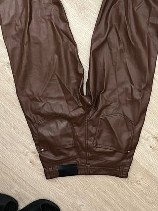 Pantalon cuero marron berska 