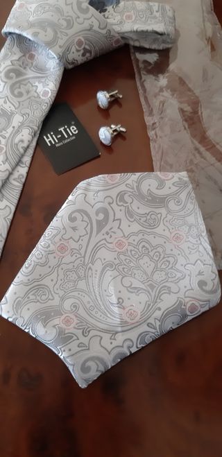 Corbata, pañuelo y gemelos para ceremoni