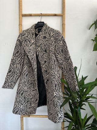 Abrigo elegante Surkana nuevo