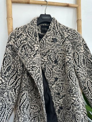 Abrigo elegante Surkana nuevo