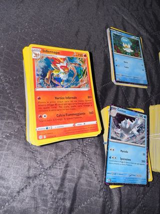 Lotto carte pokemon (+300)