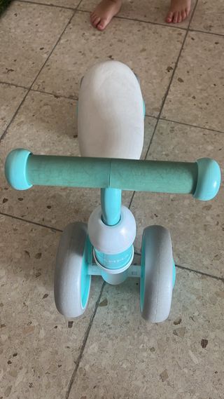 Bici sin pedales + casco 