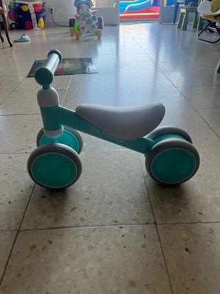 Bici sin pedales + casco 