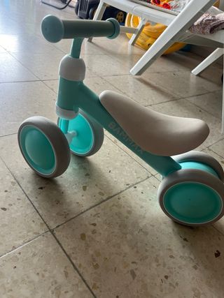 Bici sin pedales + casco 