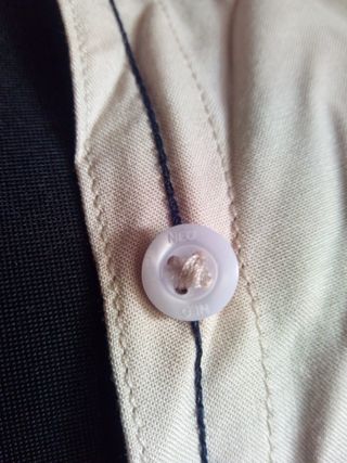 Camisa Adidas Neo beis, corte bonito, Talla 44/46