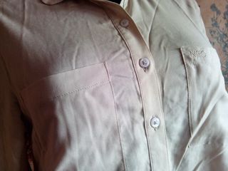 Camisa Adidas Neo beis, corte bonito, Talla 44/46