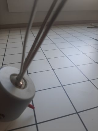 2 focos de luz Ikea a colocar en estante