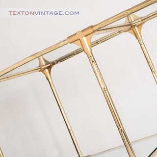 Estantería vintage. Hierro y cristal. Años 60