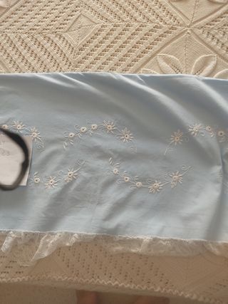 Sabana antigua bordada
