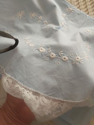 Sabana antigua bordada