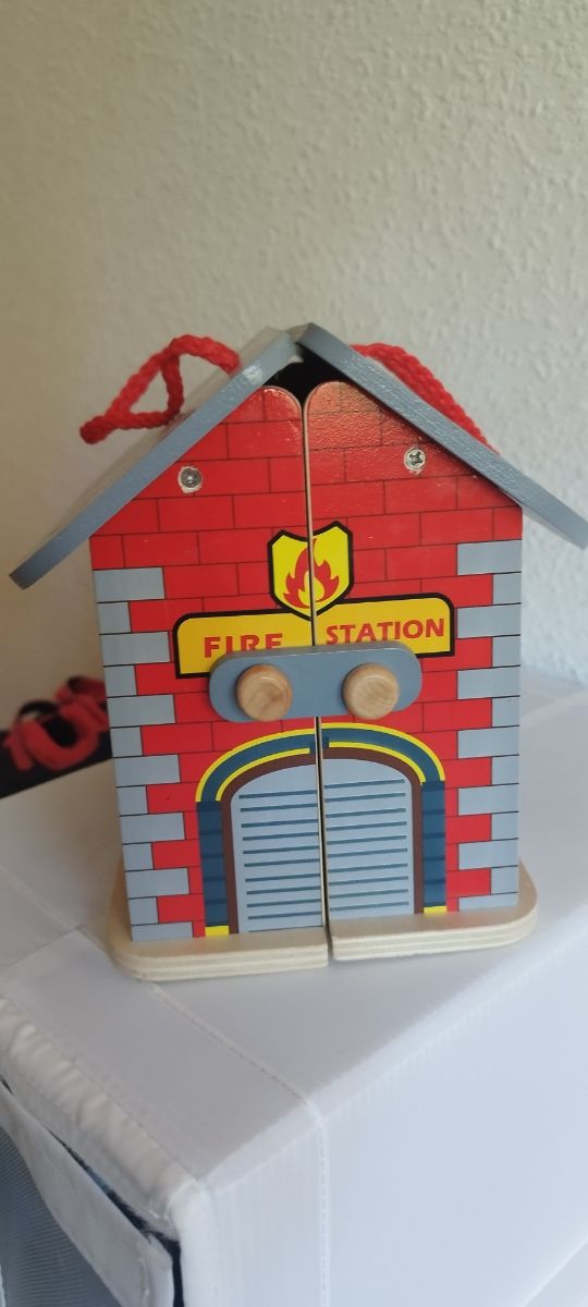 Juego casita madera bomberos