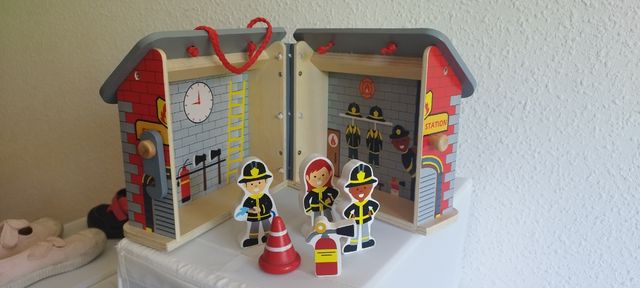 Juego casita madera bomberos