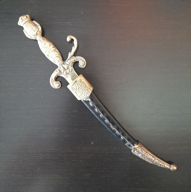 Daga árabe abrecartas