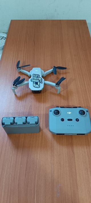 dron dji mini 2 se more fly combo