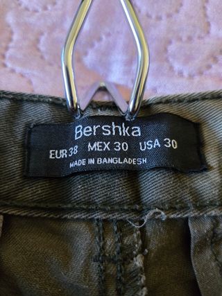 Pantalón corto estampado militar