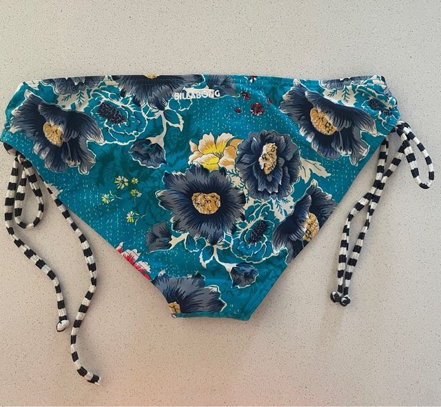 Braga bikini de chica de la marca Billabong