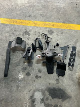 Portamatriculas,cubrecadenay tapa original yamaha