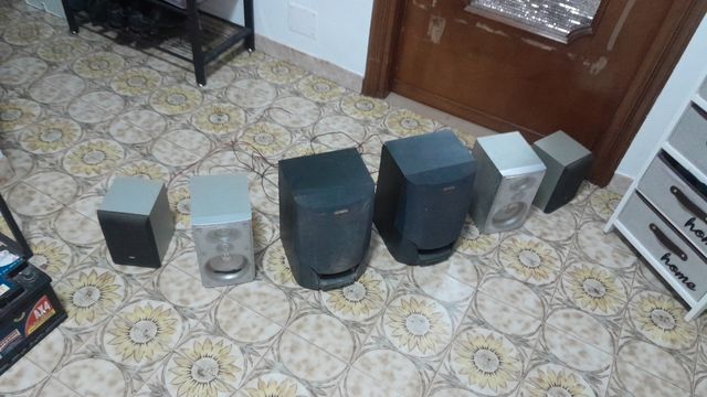 Coppia casse discrete e funzionanti