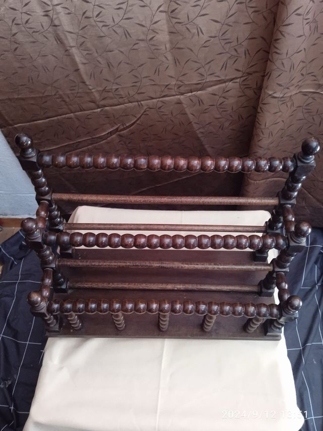 Revistero de madera vintage