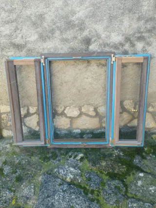 Ventana de madera 100€ tres unidades