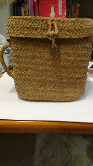 Capaza de esparto echa a mano