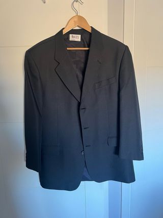 Traje de caballero con chaleco