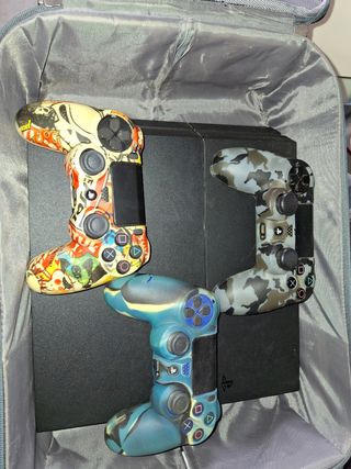 Pack PS4 + 3 mandos + 5 juegos