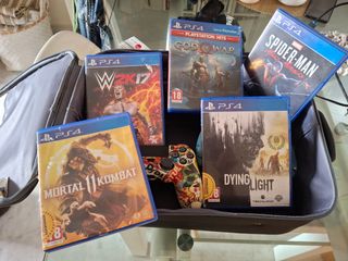 Pack PS4 + 3 mandos + 5 juegos