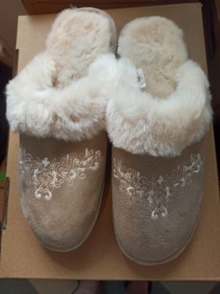 Zapatillas para casa bordadas