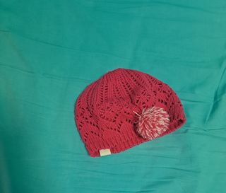 Gorro rosa con pompón