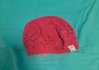Gorro rosa con pompón