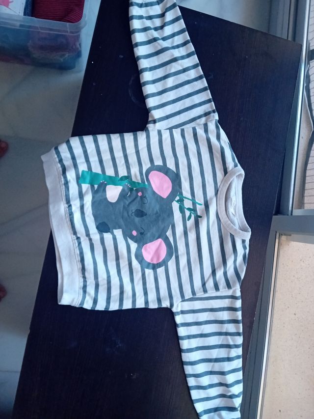 Lote de sudaderas. Talla 8 y simular